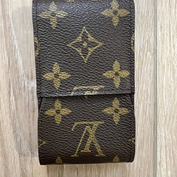 LOUIS VUITTON Monogram Holder Multipurpose Case